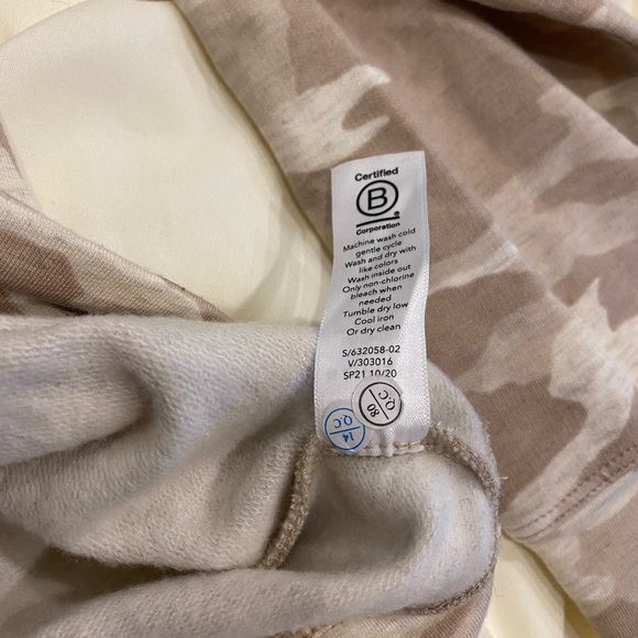 Athleta XS Camo Sweater Pullover Cream / Tan Crew Neck Soft - Picture 6 of 6